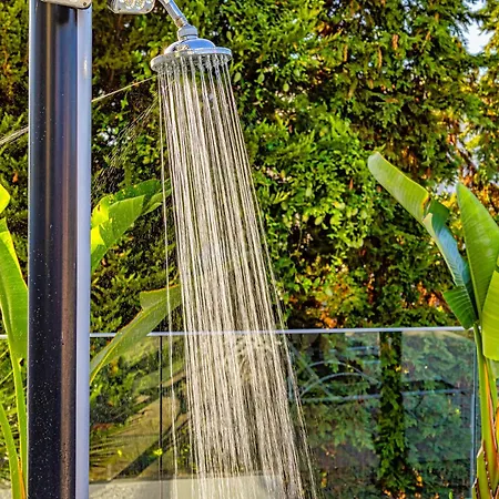 Chris With Private Ecologic Pool And Kid's Playground! Apartmán *