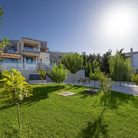 Chris With Private Ecologic Pool And Kid's Playground! Apartment *