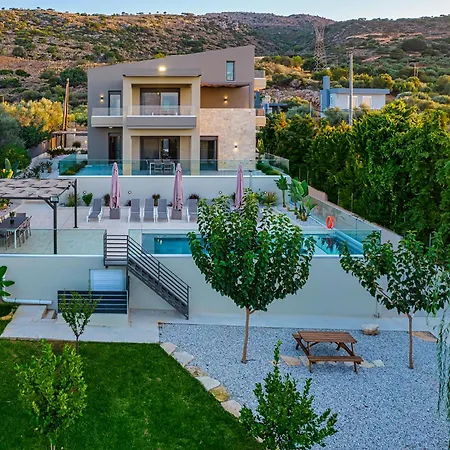 Chris With Private Ecologic Pool And Kid's Playground! Apartment *