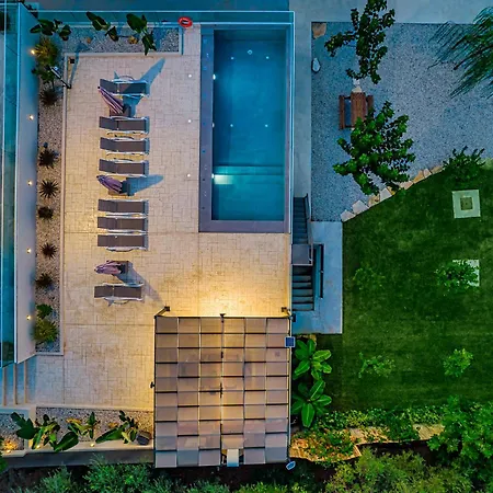 Chris With Private Ecologic Pool And Kid's Playground!