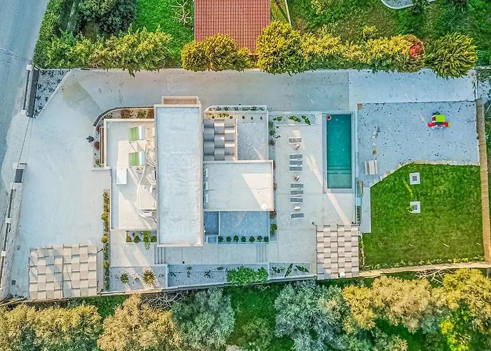 Chris With Private Ecologic Pool And Kid's Playground! Apartament *