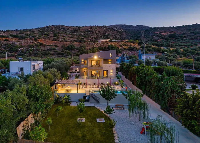 Chris With Private Ecologic Pool And Kid's Playground! Apartament *