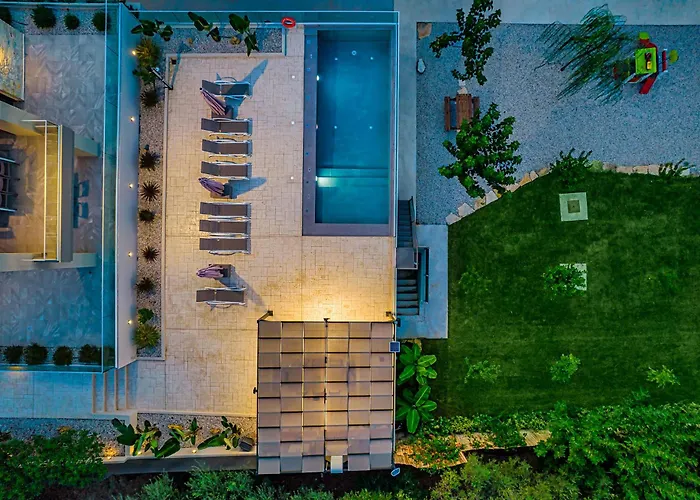 Chris With Private Ecologic Pool And Kid's Playground!