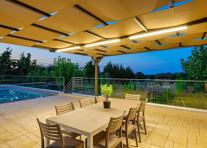 Chris With Private Ecologic Pool And Kid's Playground! *