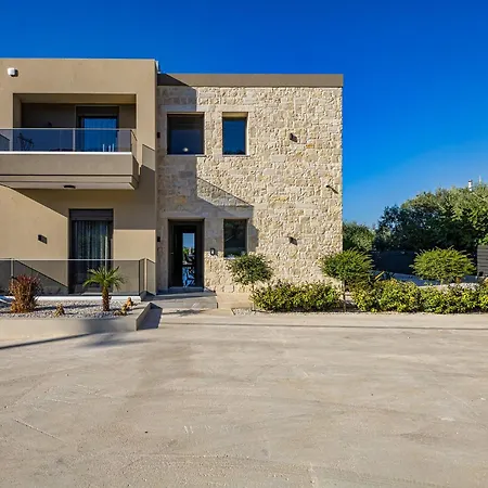 Apartman Chris With Private Ecologic Pool And Kid's Playground! Hriszí Aktí Haniá