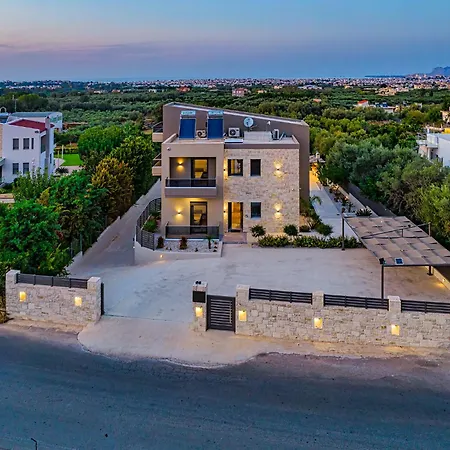 Chris With Private Ecologic Pool And Kid's Playground!