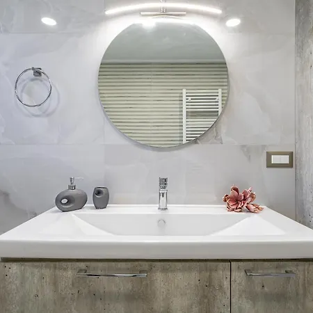 Chris With Private Ecologic Pool And Kid's Playground! Apartament