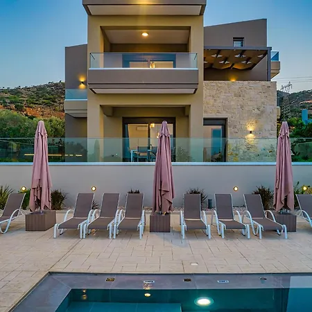 Chris With Private Ecologic Pool And Kid's Playground! *