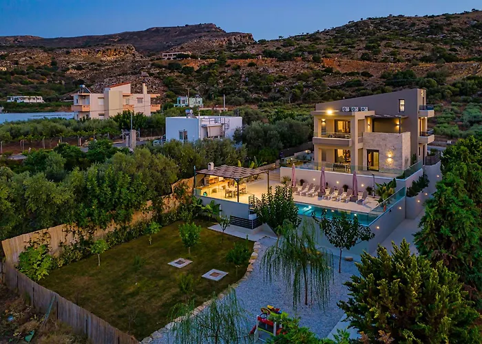 Chris With Private Ecologic Pool And Kid's Playground!