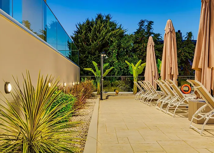 Chris With Private Ecologic Pool And Kid's Playground! *